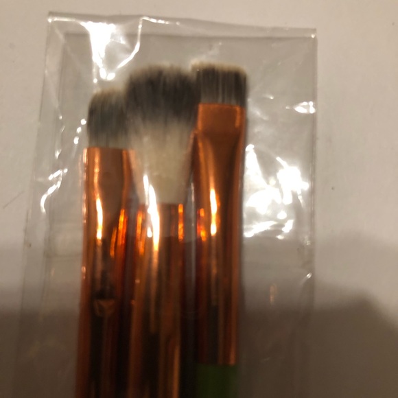 Alamar blush palette and brushes - Picture 3 of 4